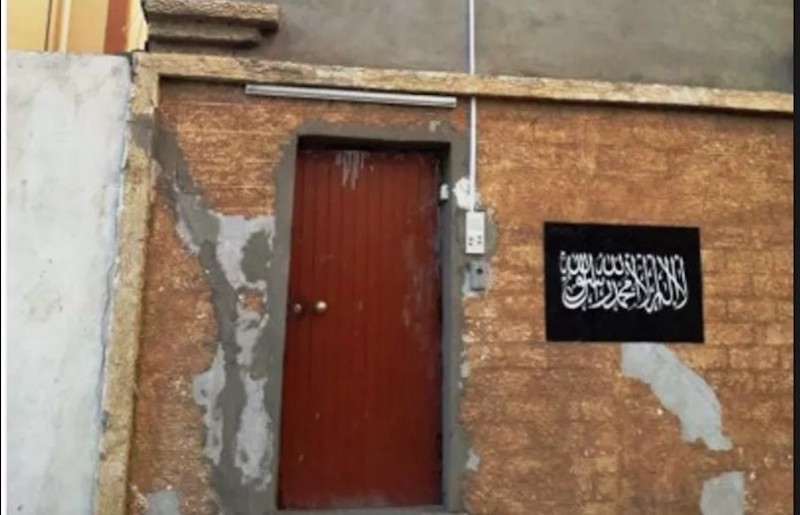 Bendera Hitam di Tembok Rumah Rizieq Shihab